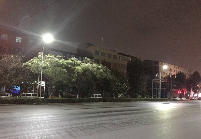 測(cè)試一體化太陽(yáng)能路燈的高低溫工作性能